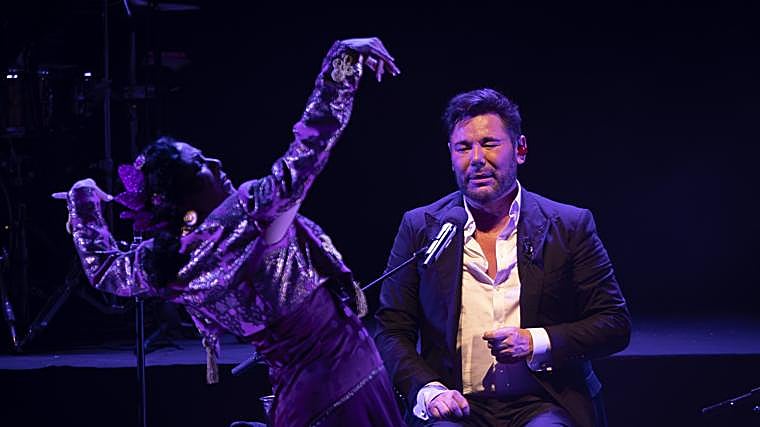 Eva Yerbabuena baila con el cante de Miguel Poveda en el teatro del Generalife