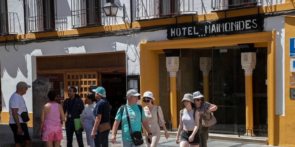Andalucía bate un nuevo récord de llegadas de turistas extranjeros en julio que dejaron un gasto de 2.000 millones