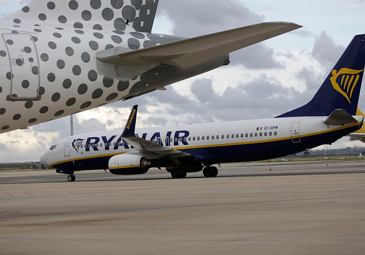 Aviones de Ryanair estacionados en el aeropuerto de Sevilla
