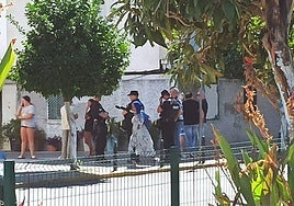 Una operación policial en la «esquina del gato» de San Juan revela enganches ilegales en 21 bloques de pisos