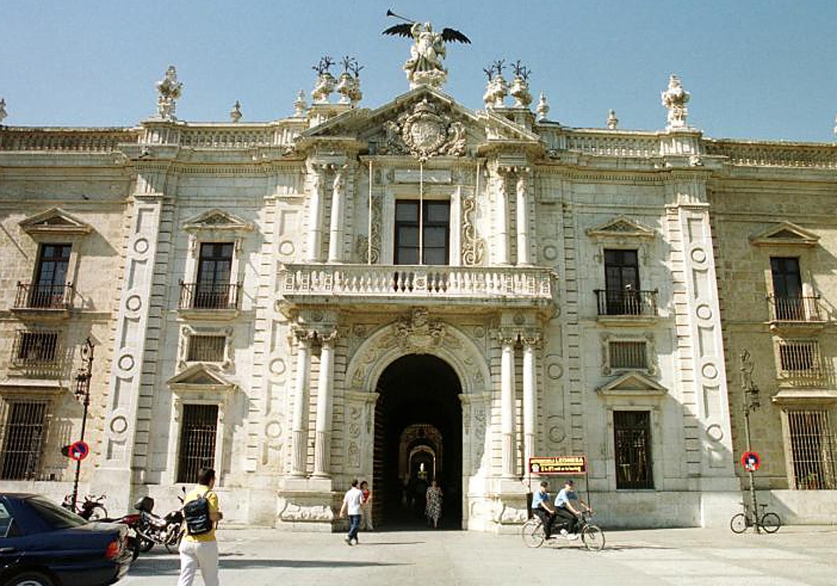 Fachada del rectorado de la US