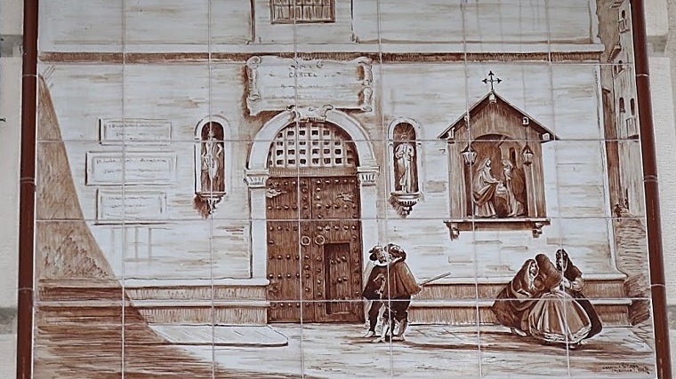 Placa que recuerda la antigua Cárcel Real de Sevilla en la calle Sierpes, colocada por el Banco Hispano Americano en 1984