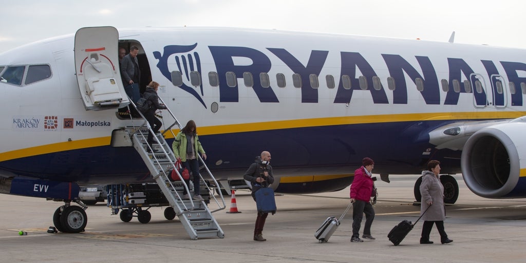 Vueling tiene alternativa para las rutas de Ryanair que pierden Sevilla y Málaga