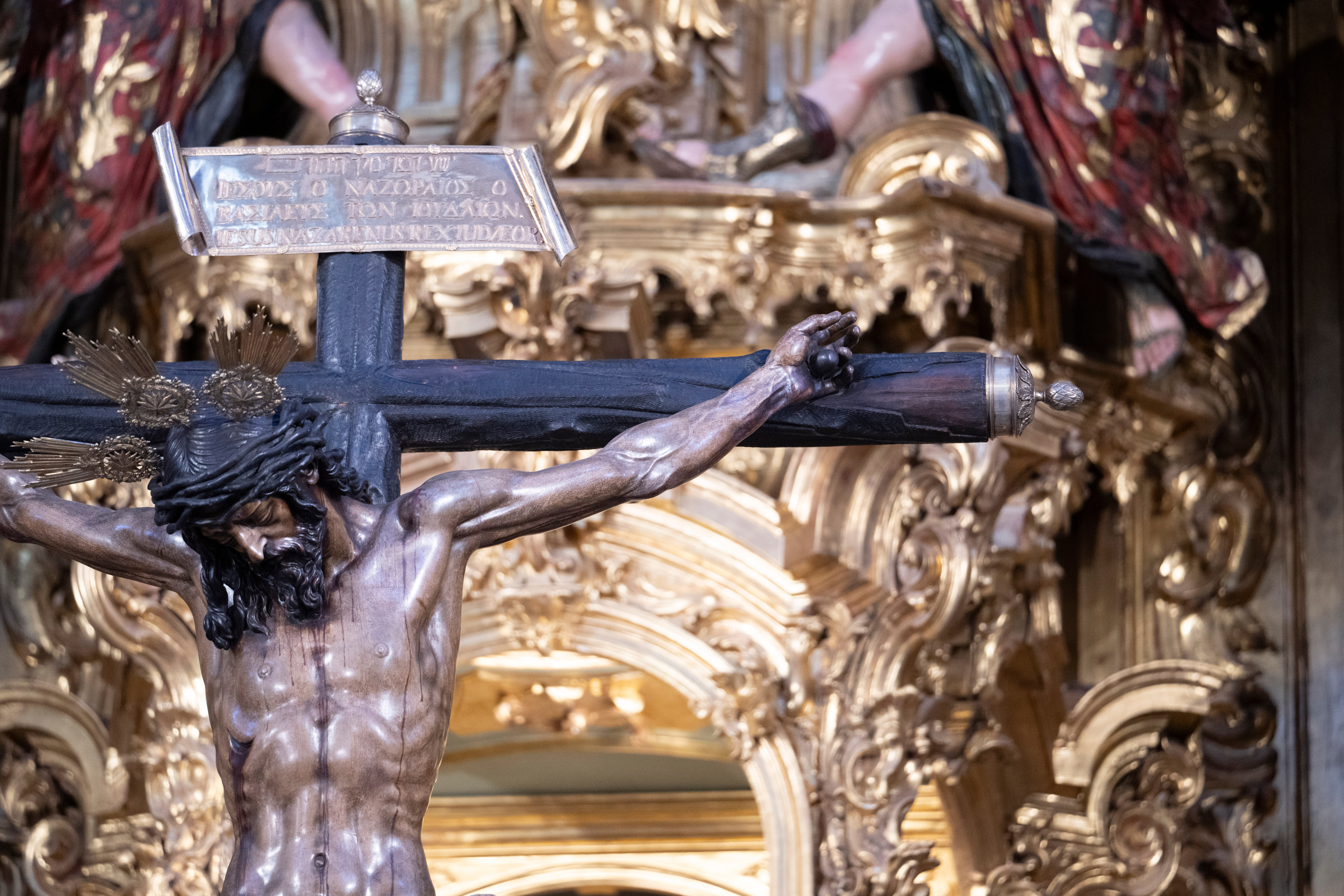 Los titulares del Amor, en el retablo mayor del Salvador