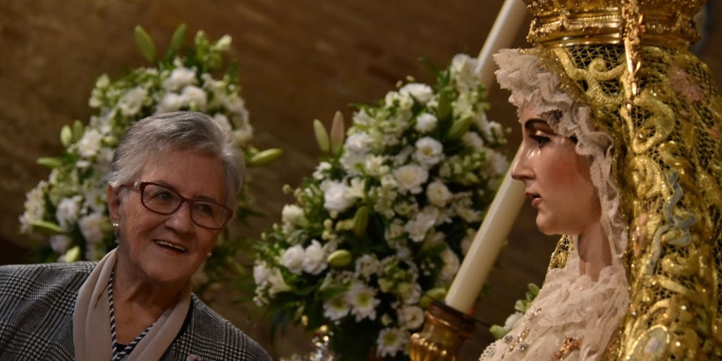 Esperanza González, Hermana de Honor de la Resurrección de Sevilla