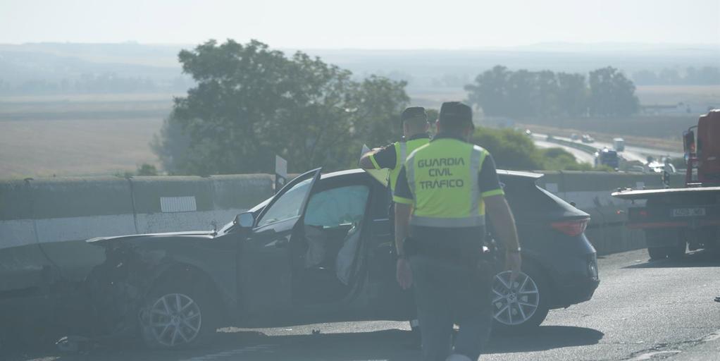 Cortan la A-4 en Carmona por un accidente que obligó a desplegar un helicóptero