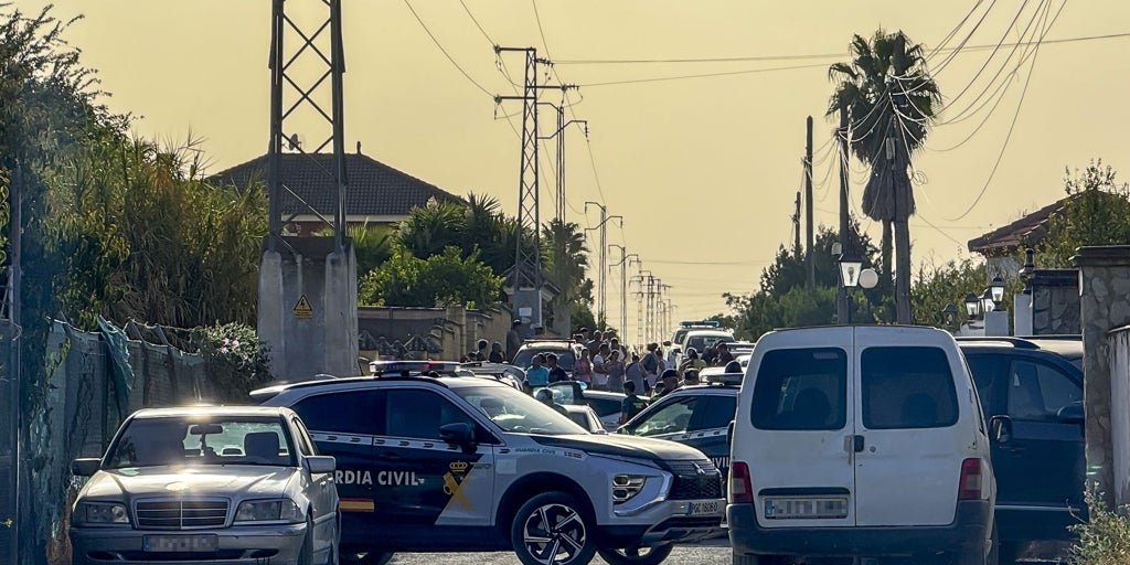 El autor del doble crimen de Carmona «se ha liado a tiros» y ya había protagonizado «un ataque con un hacha», según vecinos