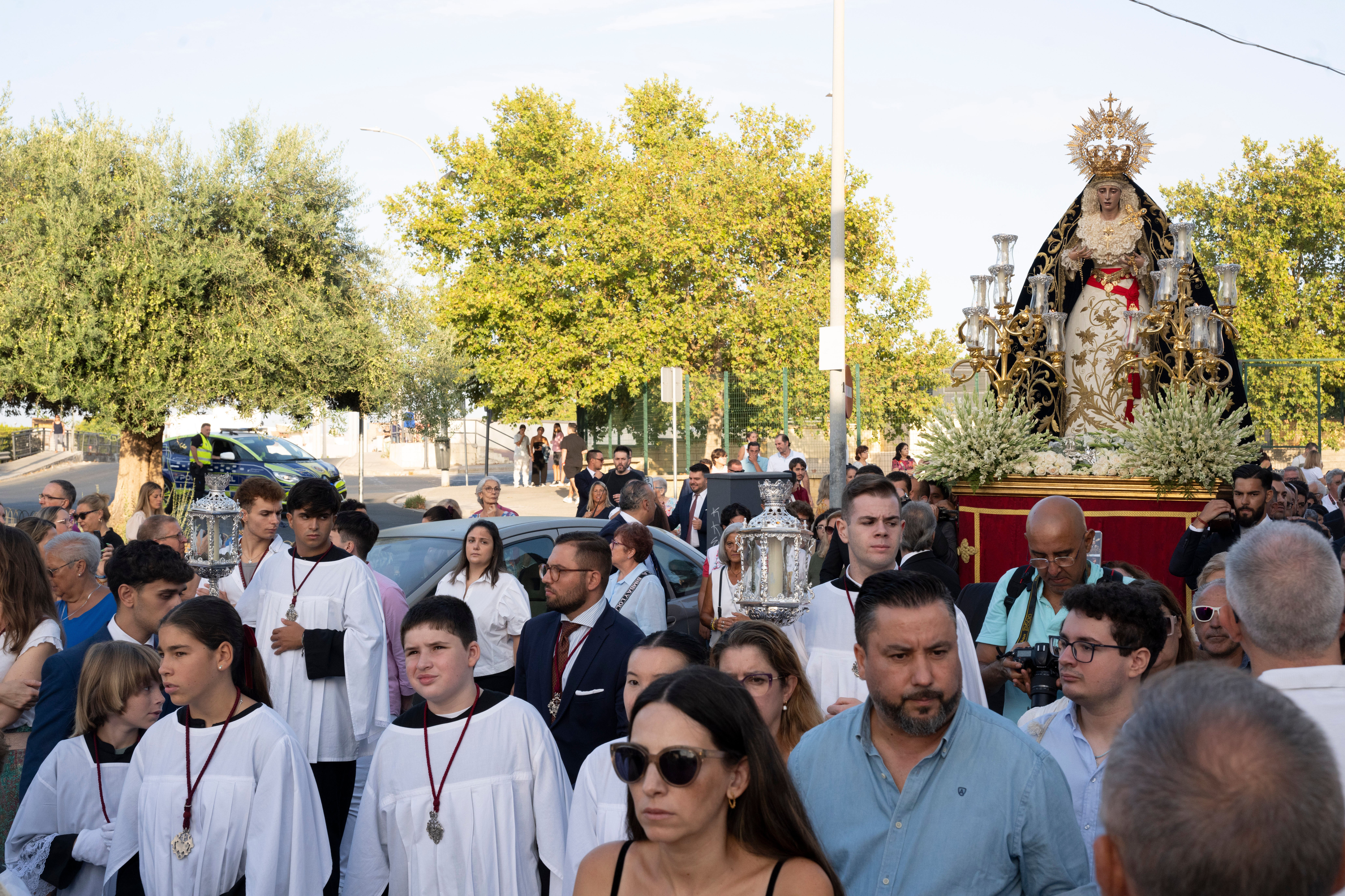 El rosario de la aurora de la Virgen de los Dolores del Cerro, en imágenes