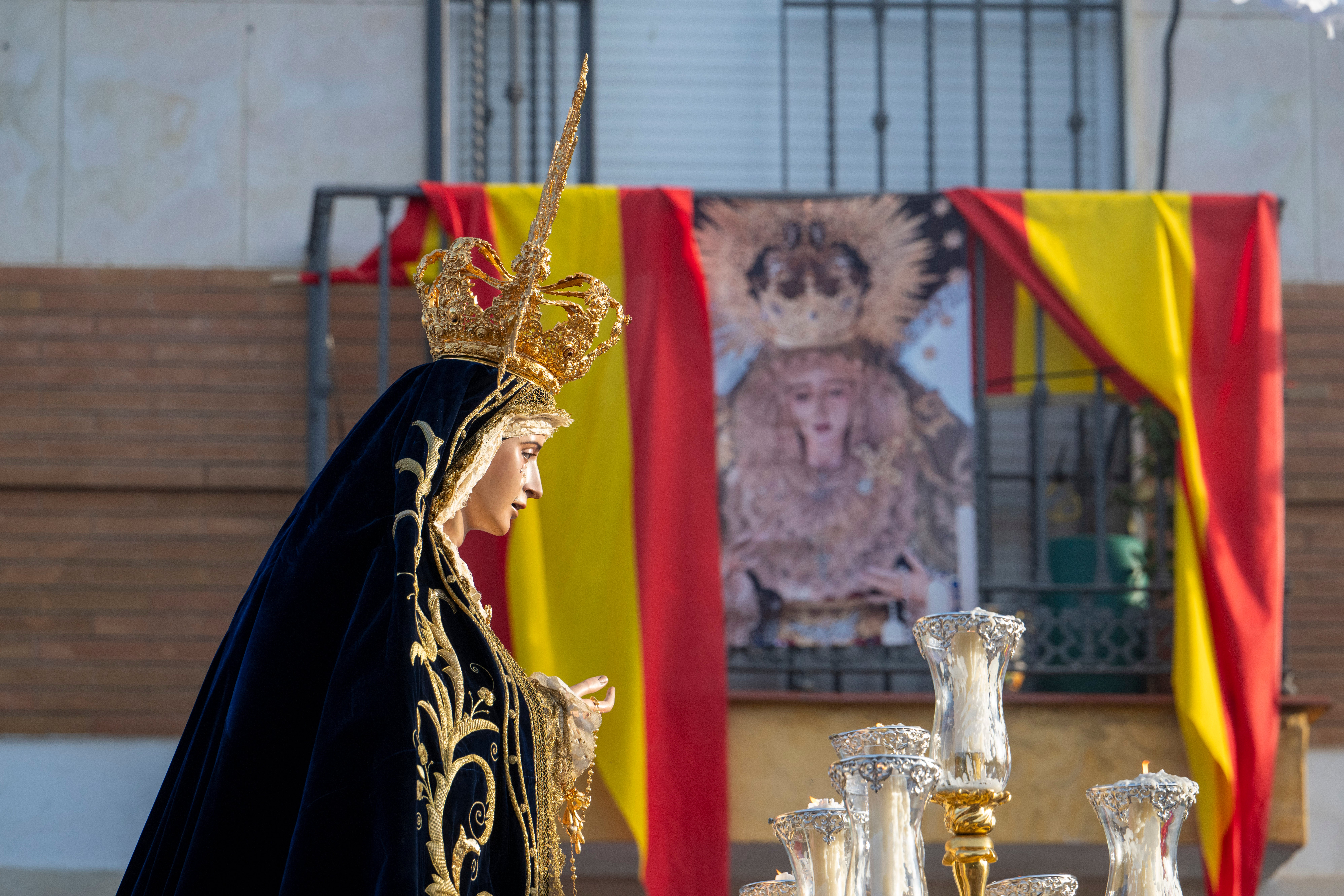 El rosario de la aurora de la Virgen de los Dolores del Cerro, en imágenes
