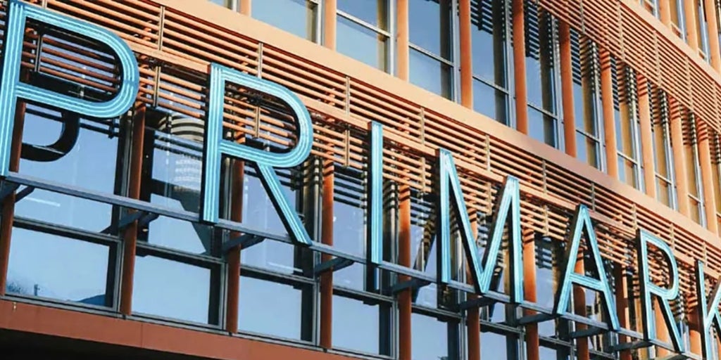 Primark busca en Sevilla personal para trabajar como jefe con sueldos de más de 2.000 euros