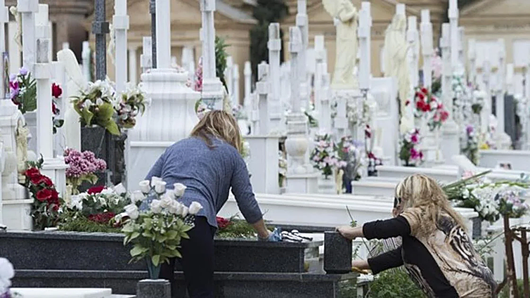 Este pueblo de sevilla busca un 'jefe' para el cementerio con sueldo de casi 2.000 euros