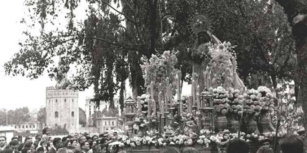 La celebración del dogma de la Asunción, según la Esperanza de Triana