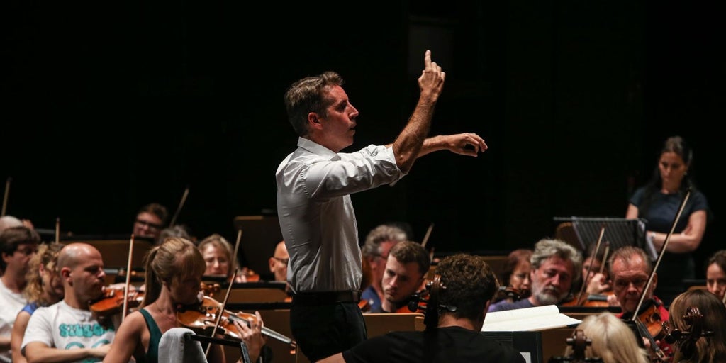 Lucas Macías se estrena con la Sinfónica de Sevilla con un Mahler que contará con cien músicos