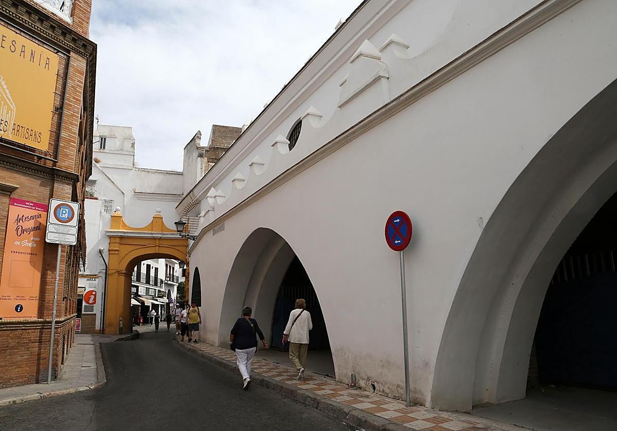 Una de las fachadas de las Atarazanas, en la calle Dos de mayo