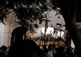 Herido grave el cohetero del Cristo del Crucero de Almadén de la Plata al estallarle todo el material pirotécnico