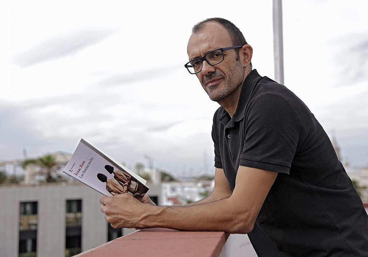 Isaac Rosa aborda el tema del insomnio en su novela 'Las buenas noches'