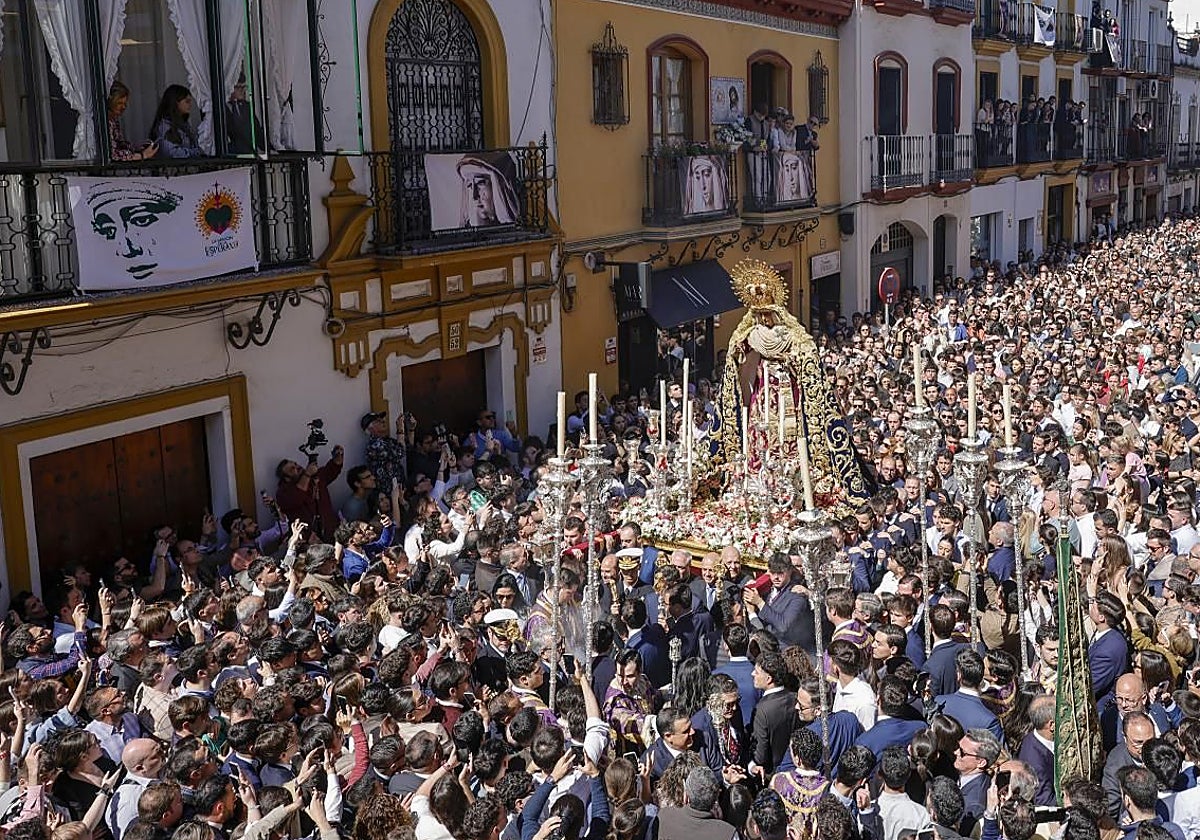 Horarios e Itinerarios Procesiones, Rosarios y Traslados en Sevilla el Sábado 04 de Octubre del 2025