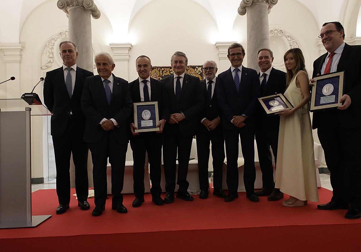 Foto de grupo durante los X Premios de Investigación, Innovación, Desarrollo y Empresa