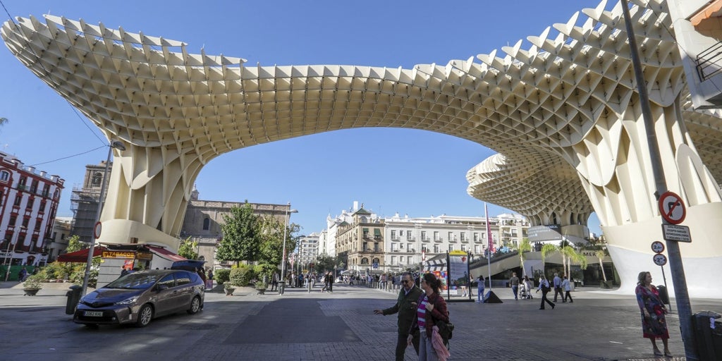 El alcalde de Sevilla confirma que las obras del tranvibús al Duque «ya han comenzado»