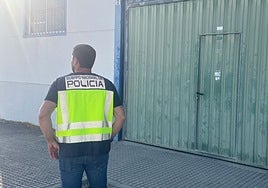 Cae en Arahal una red que ocultaba combustible para narcolanchas a 50 kilómetros del Guadalquivir