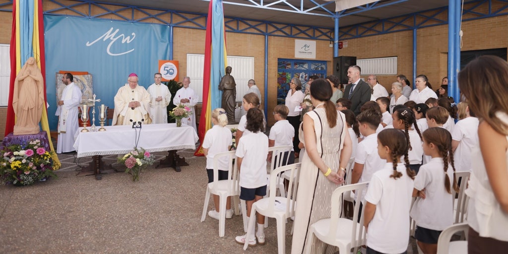 El arzobispo de Sevilla preside la misa por el 50 aniversario del colegio de las Irlandesas de Loreto