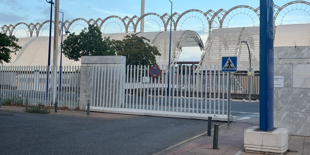 La Cartuja cierra el parque e impide a los béticos aparcar en el interior antes del Real Betis - Real Sociedad