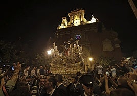 La procesión extraordinaria de Las Aguas por los 275 años de la hermandad, en imágenes