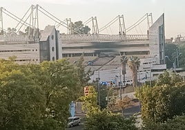 Los bomberos apagan pequeños conatos en el Auditorio Rocío Jurado de Sevilla tras los incendios del martes