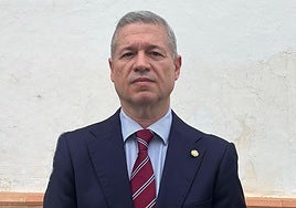 Manuel Román , candidato de Santa Genoveva: «No contemplamos cambiar de sitio dentro del Lunes Santo»