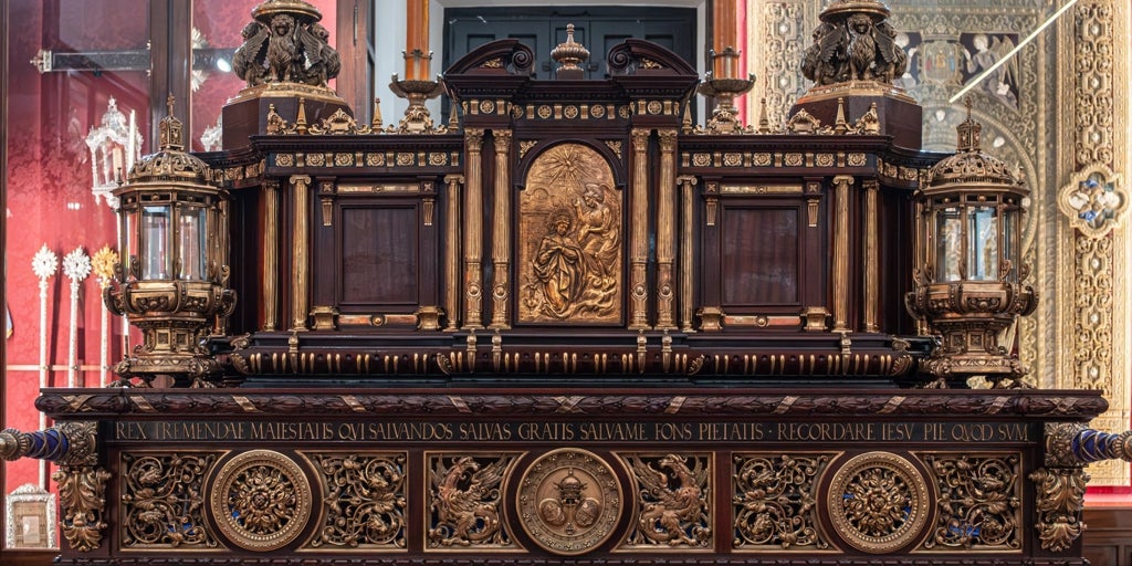 Los Estudiantes suspende hasta nuevo aviso la exposición del nuevo paso de Cristo