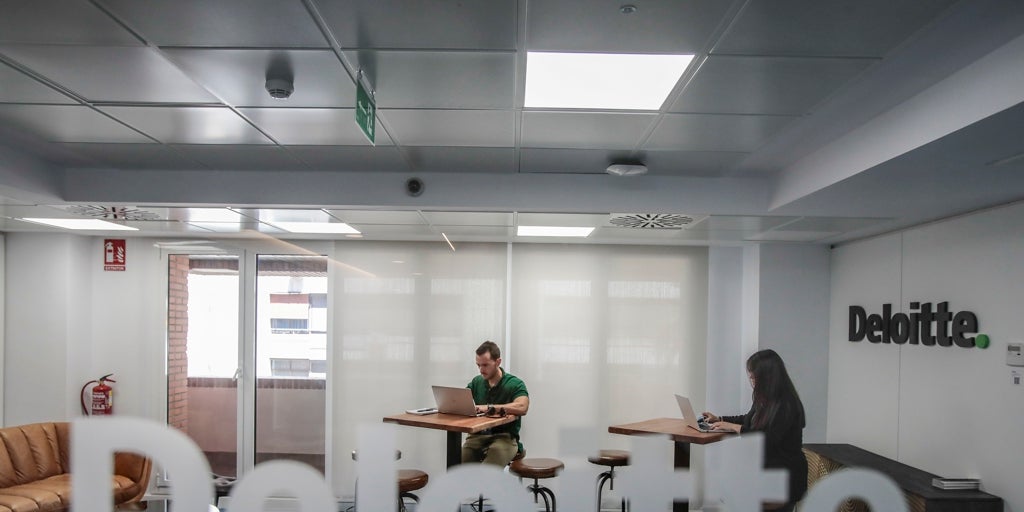 Deloitte nombra a tres directores para crecer con Legal y Tecnología en Andalucía
