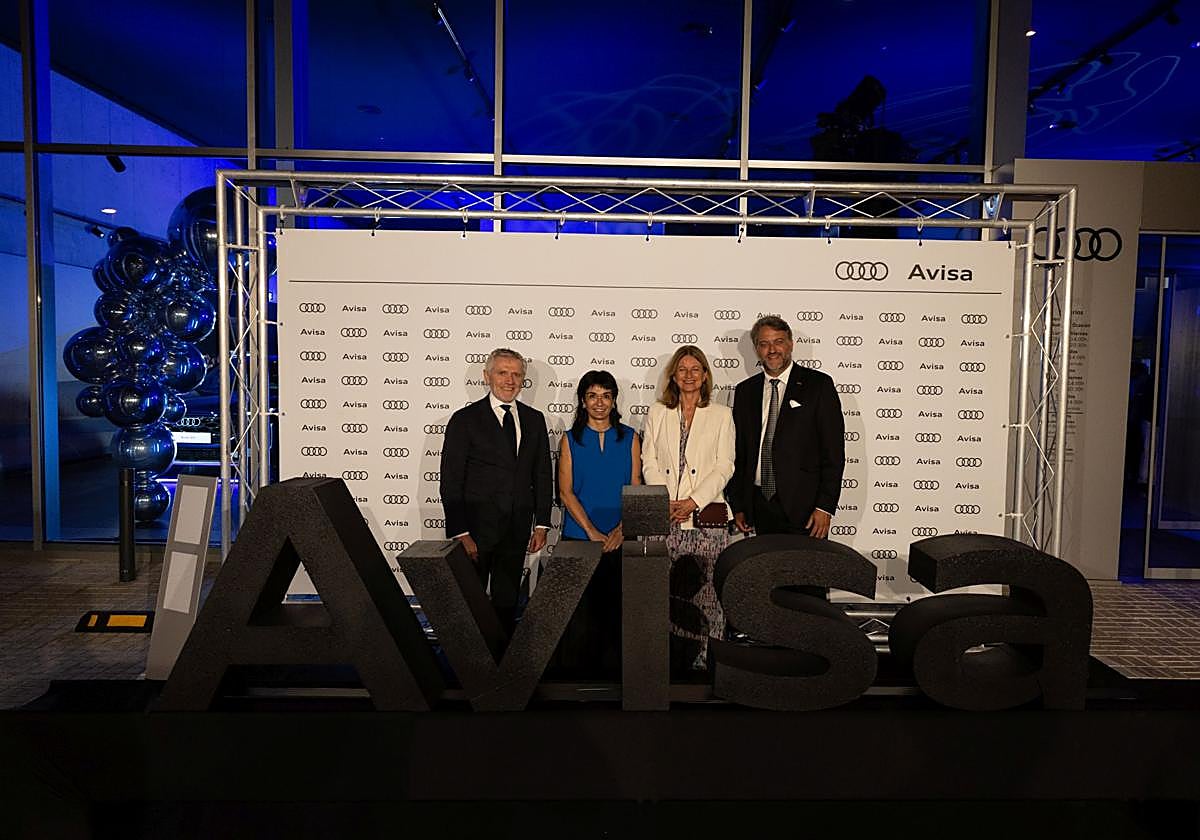 Francisco Pérez Botello, presidente de Volkswagen Group España Distribución; María Jesús Flores, socia de grupo Avisa; Laura Ros, Group After sales Managing Director en Volkswagen Group España Distribución; y David López Zapata, director general de Avisa, además se socio del grupo