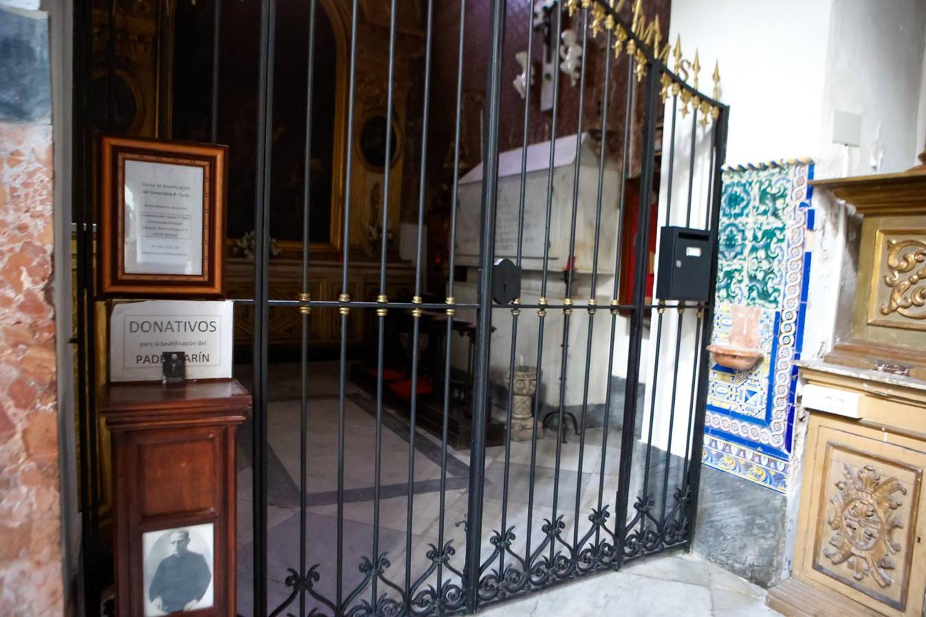 En imágenes, Los Javieres abre la iglesia de los jesuitas a Sevilla