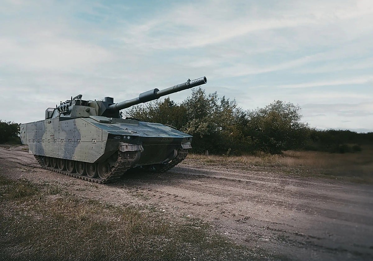 Uno de los blindados de cadena 'Hunter' en pruebas