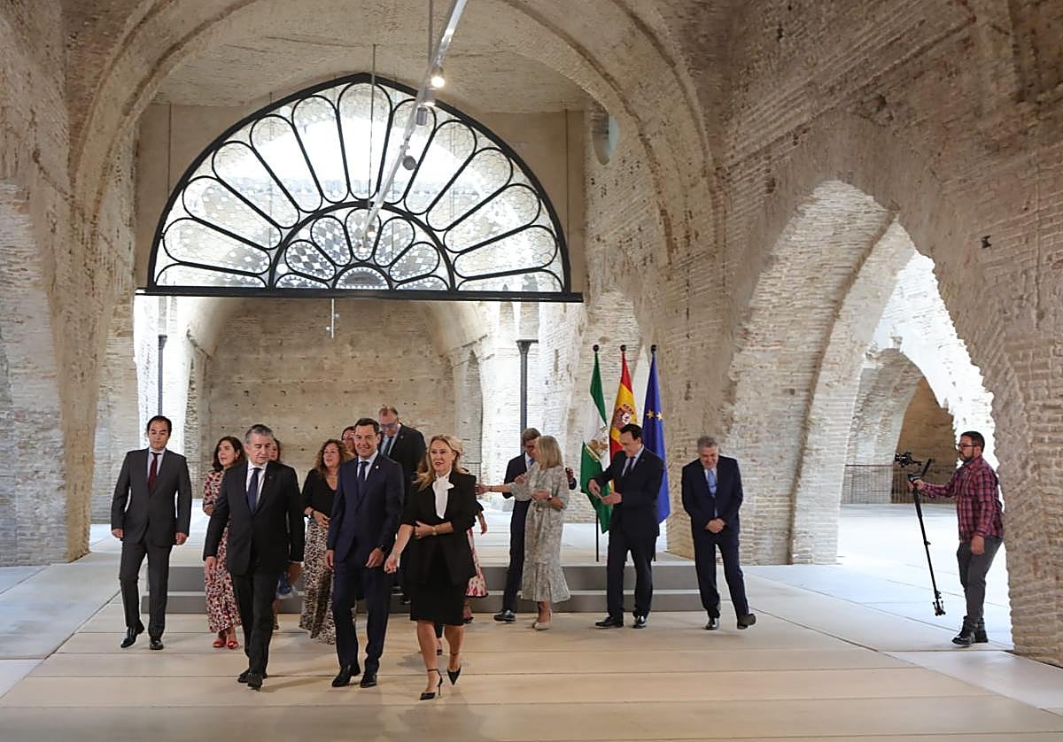 Juanma Moreno y los consejeros andaluces, ayer, tras la foto oficial en las Atarazanas