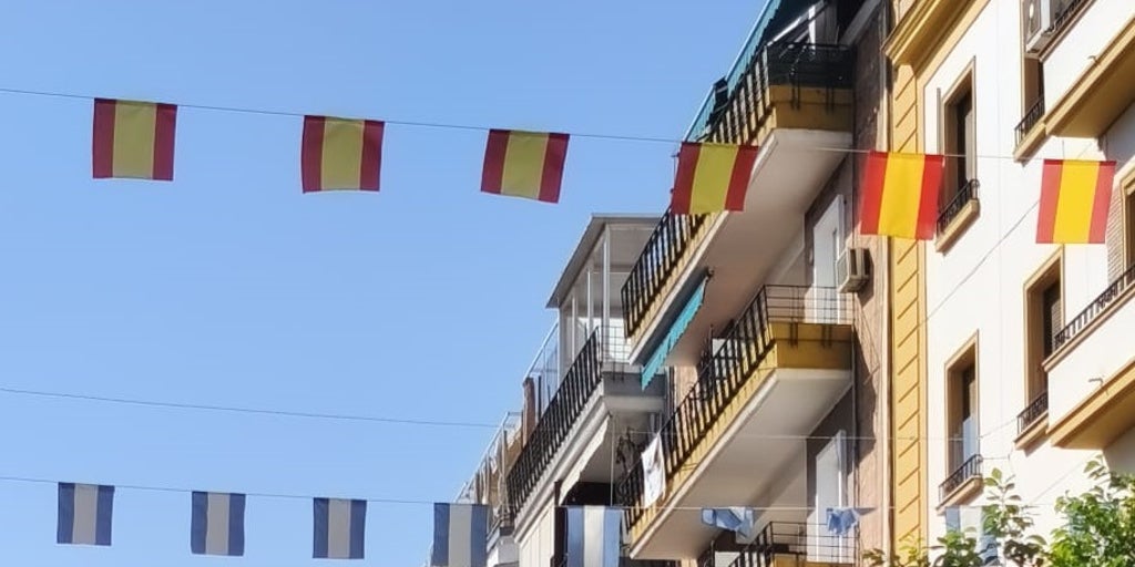 La calle Asunción se engalana para recibir a la Esperanza