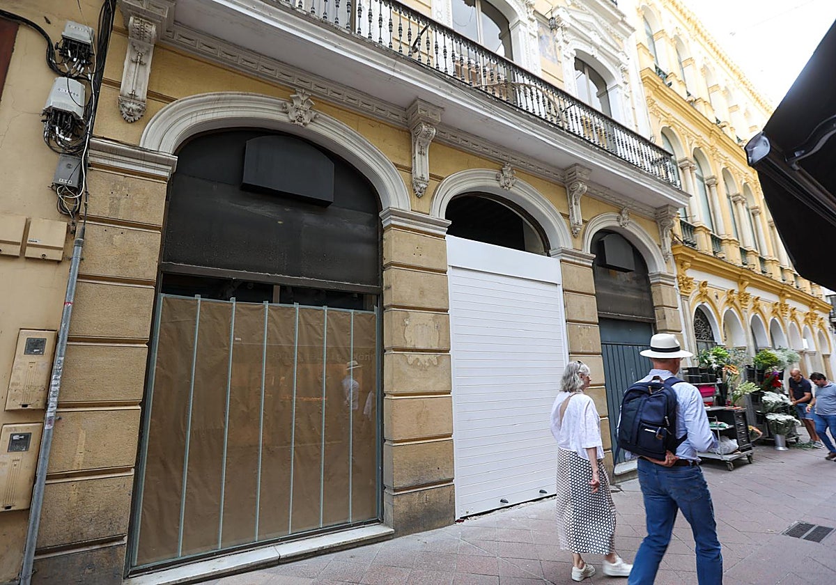 La fachada del edificio amonestado, el número 9 de la calle Sagasta de Sevilla