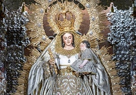 La Virgen del Rosario preside el altar mayor de la basílica de la Macarena