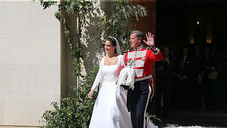 Cayetano Martínez de Irujo y Bárbara Mirjan se dan el 'sí, quiero' en una emocionante boda en Sevilla