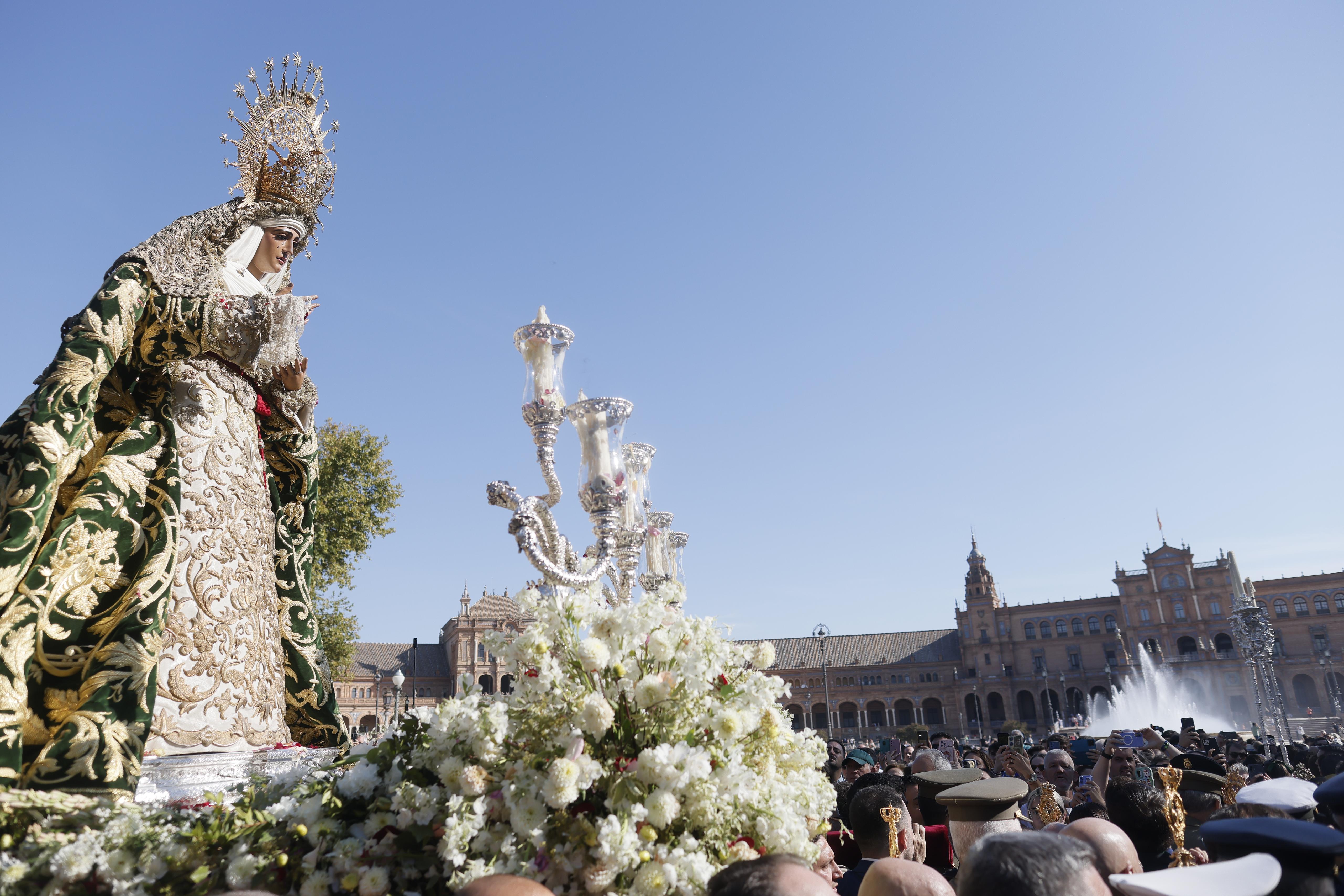 La imagen, con el fondo de la Plaza de España