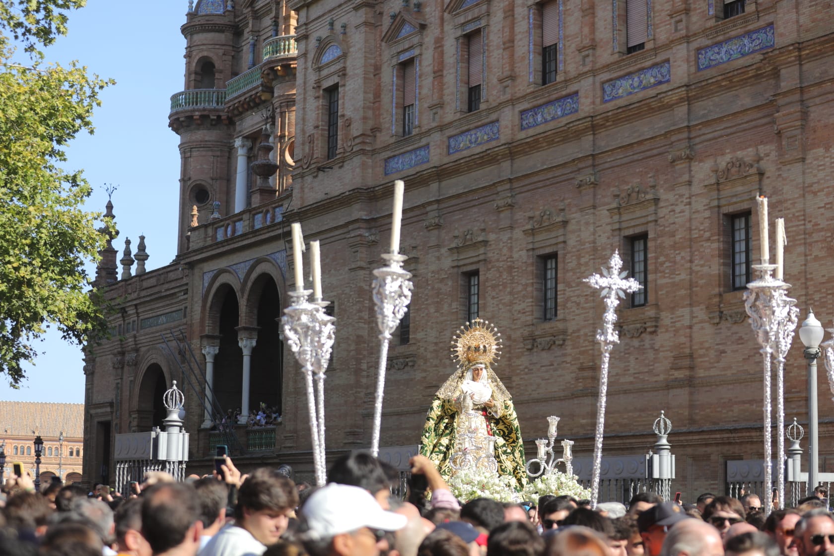 En la Torre Sur de la Plaza de España