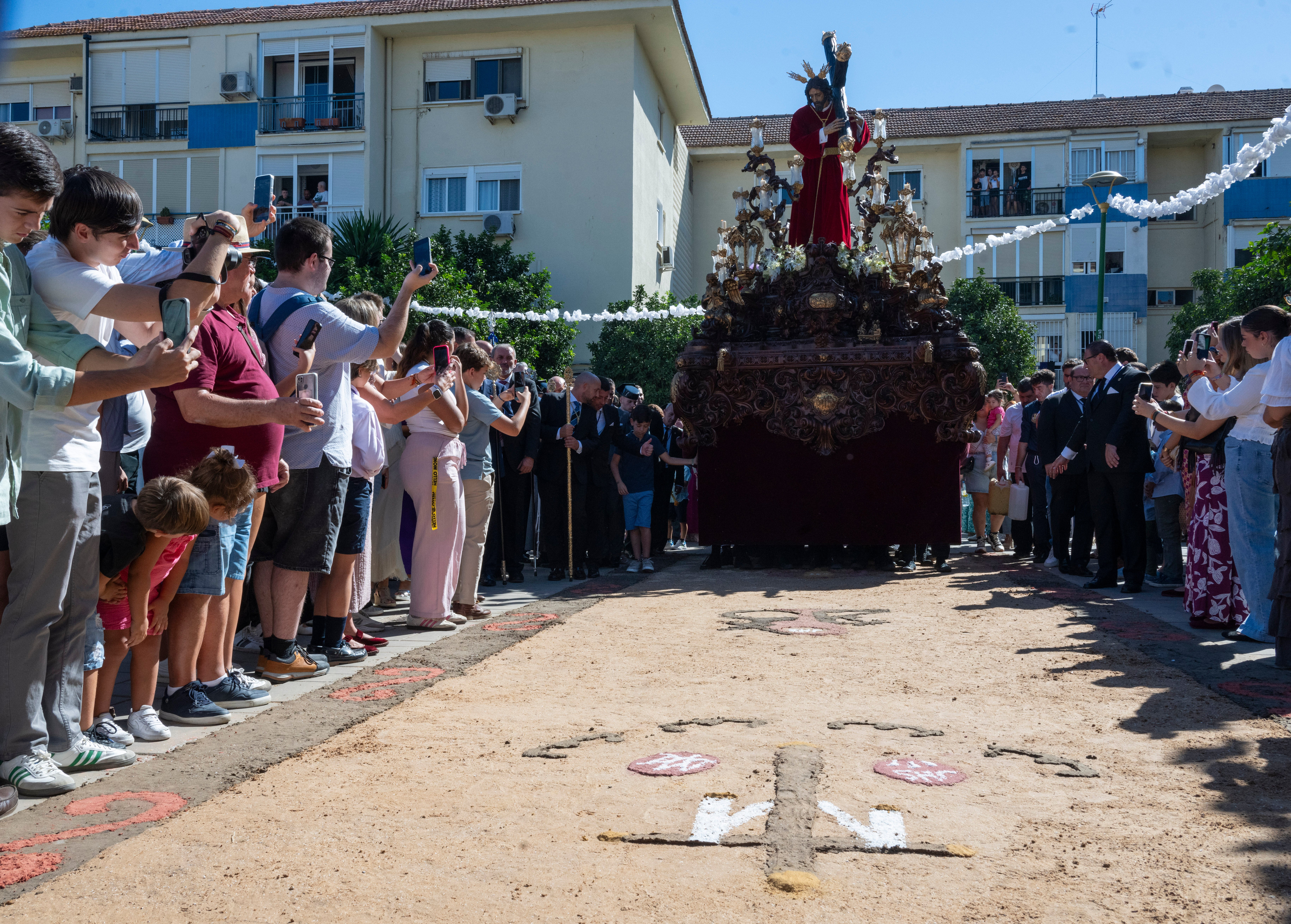 La procesión extraordinaria del Señor del Divino Perdón, en imágenes