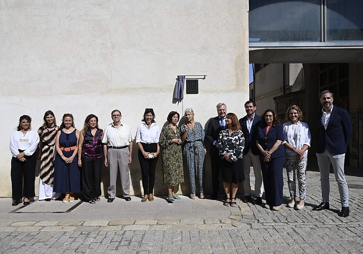 Equipo del IAPH junto a la consejera Patricia del Pozo y la presidenta de Hispania Nostra, Araceli Pereda