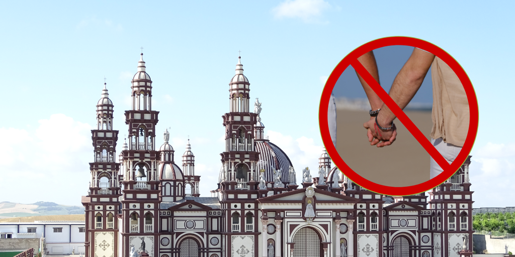 Las normas homófobas y la estricta vestimenta que impone el papa del Palmar de Troya para poder acudir a su 'magna'