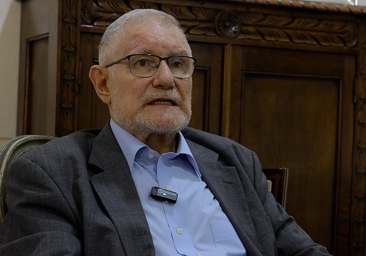 Juan Antonio Yáñez-Barnuevo durante la entrevista con ABC