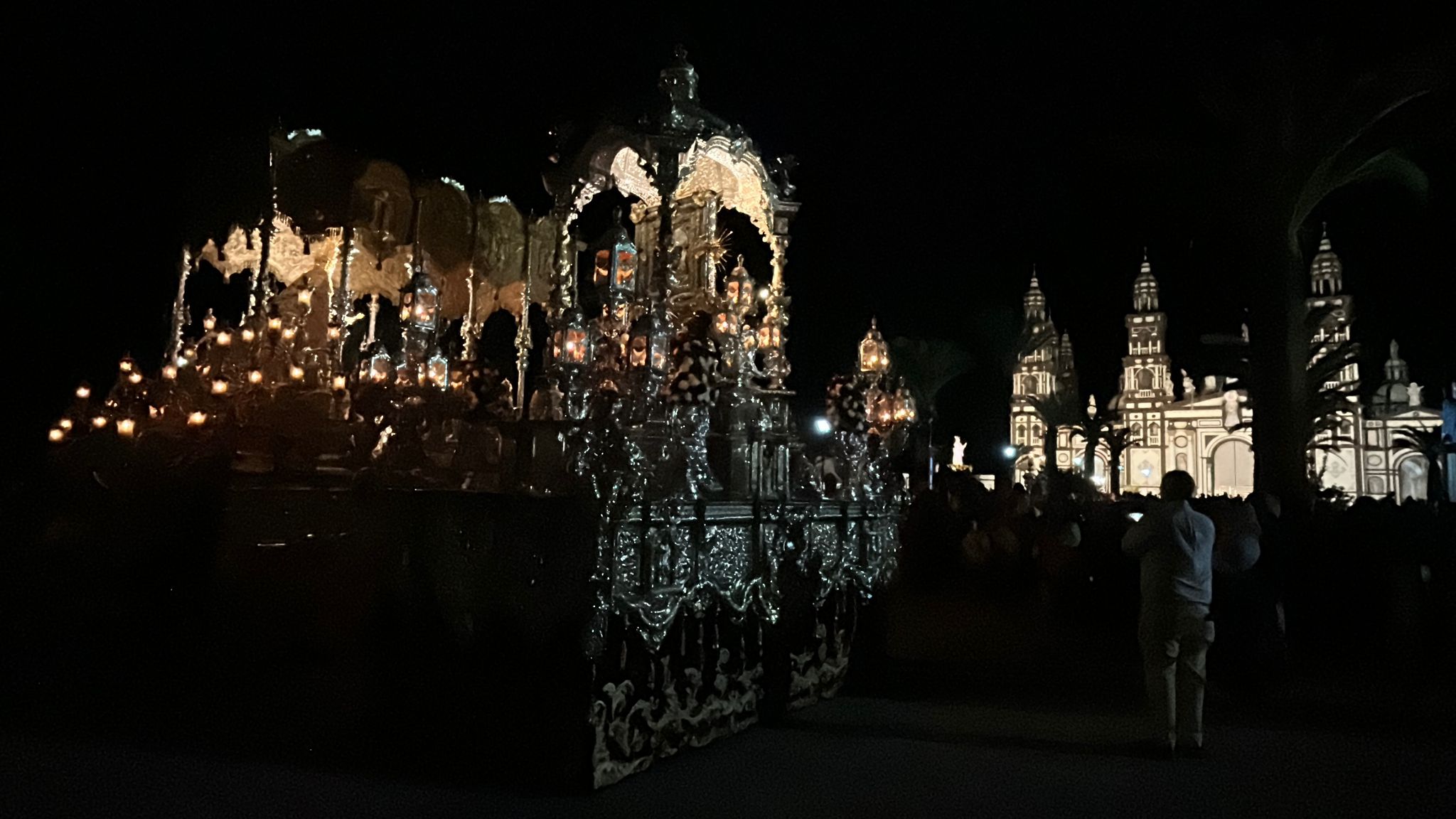 La extravagante jornada de ‘puertas abiertas’ en la secta del Palmar de Troya, en imágenes