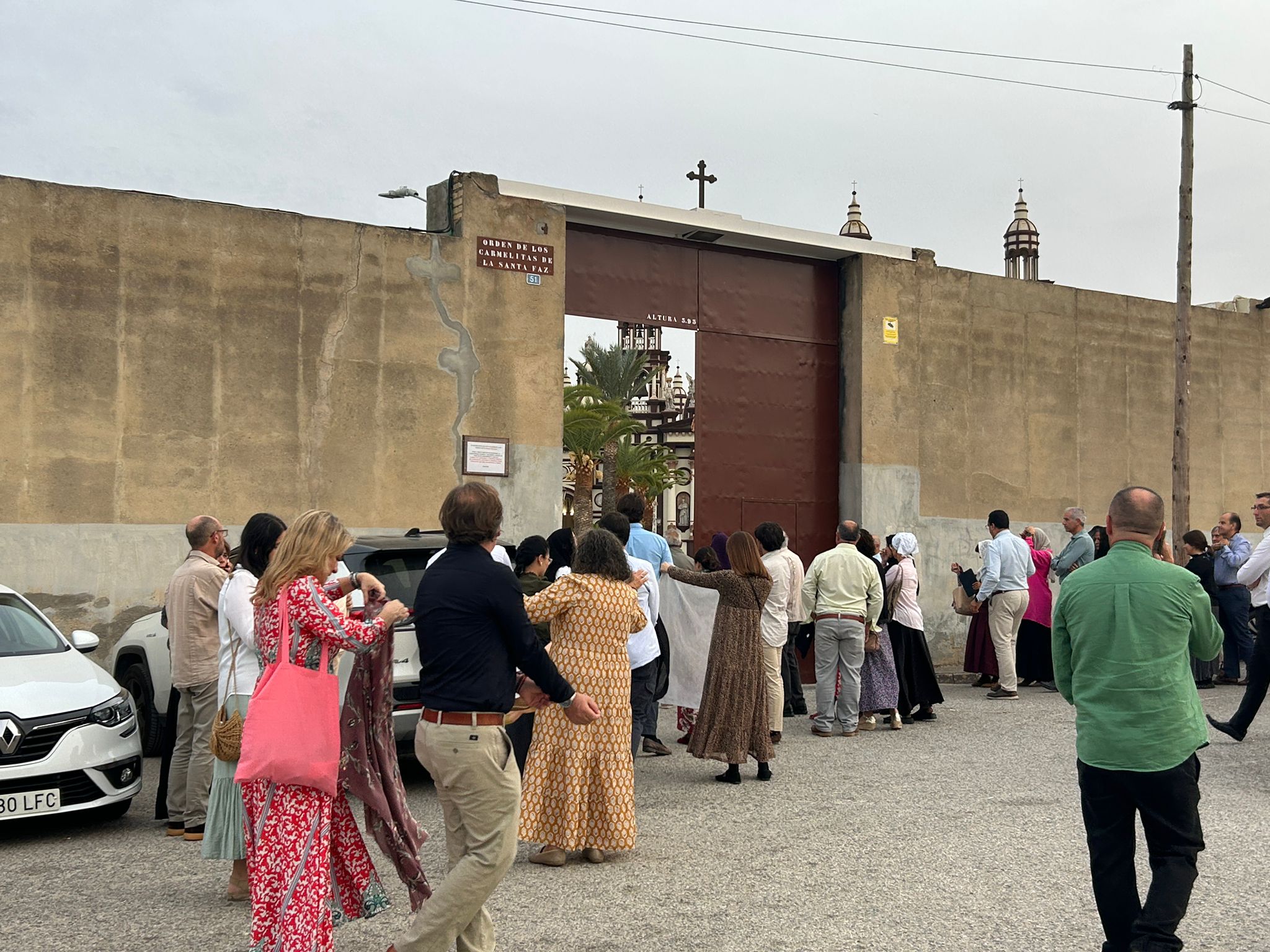 La extravagante jornada de ‘puertas abiertas’ en la secta del Palmar de Troya, en imágenes