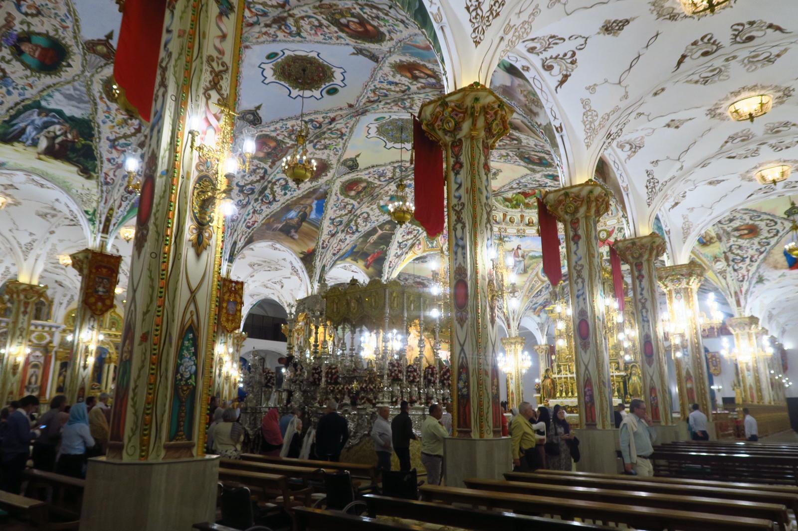 La extravagante jornada de ‘puertas abiertas’ en la secta del Palmar de Troya, en imágenes