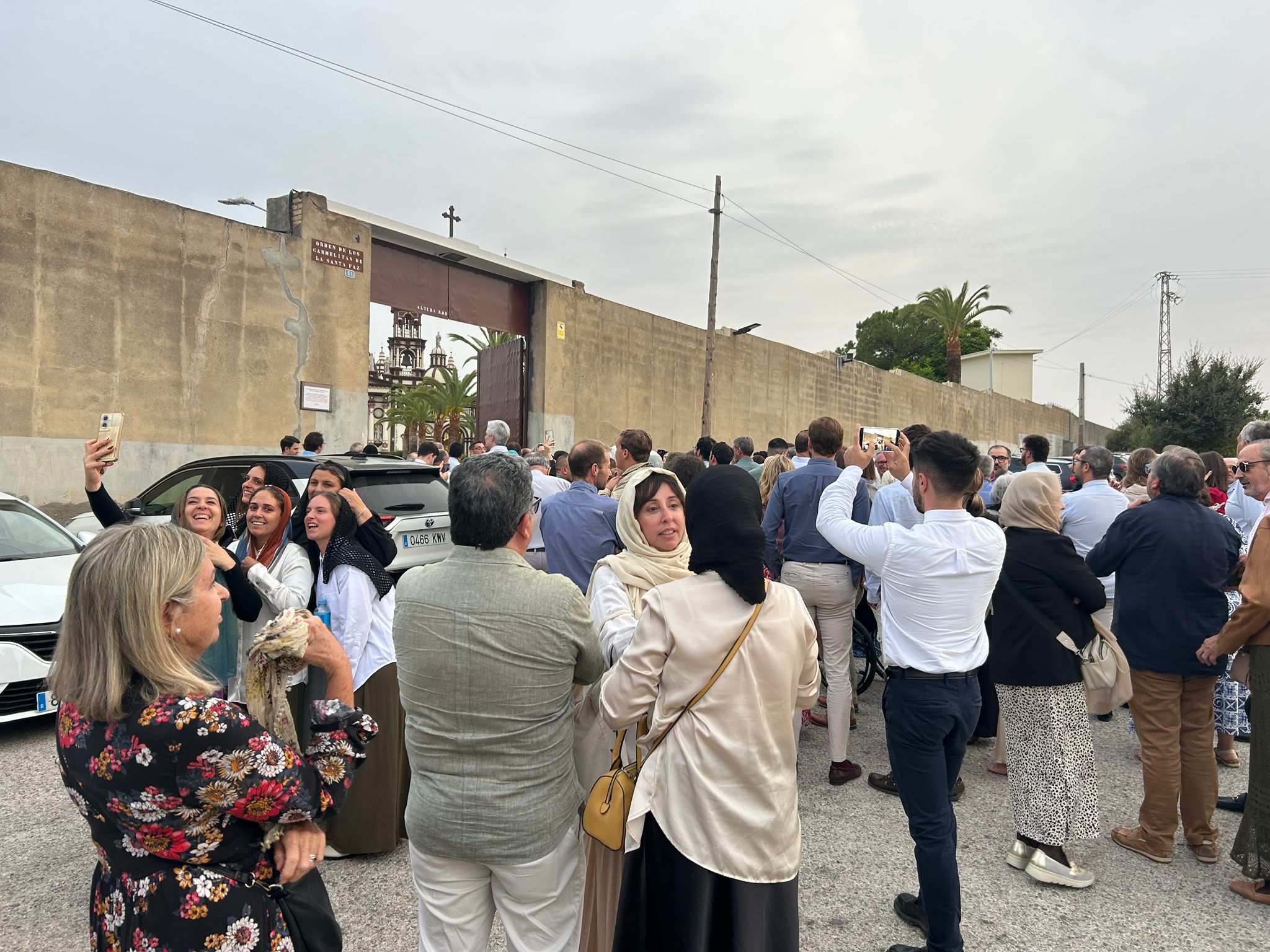 La extravagante jornada de ‘puertas abiertas’ en la secta del Palmar de Troya, en imágenes