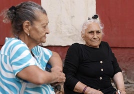 Las tres mil caras de la Esperanza de Triana en el Polígono Sur